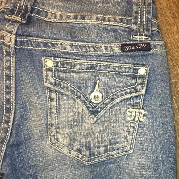 Miss Me Light Wash Faded Low Rise Slim Fit Cropped Jeans Size 26 - Picture 3 of 5